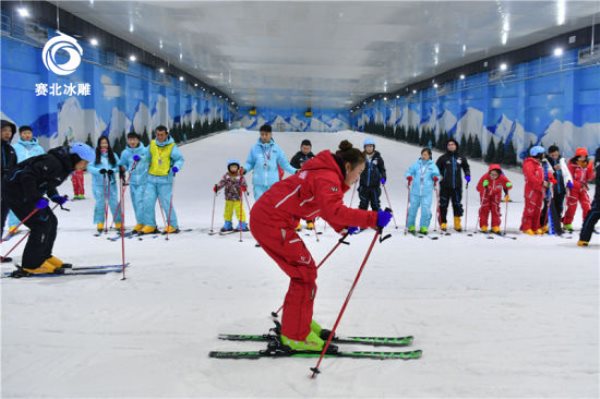 室內(nèi)滑雪場.jpg