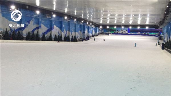 滑雪場建設