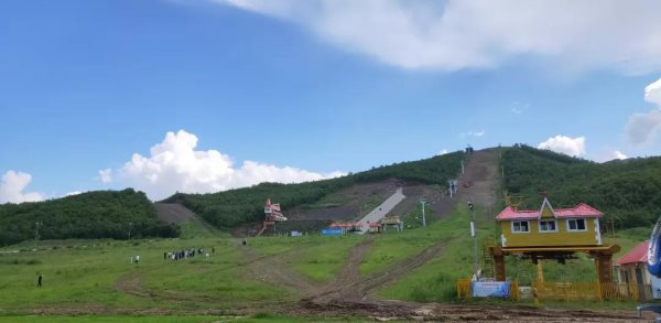 金龍山滑雪場(chǎng)