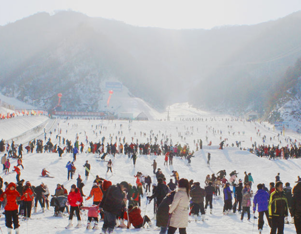 西嶺雪山滑雪場