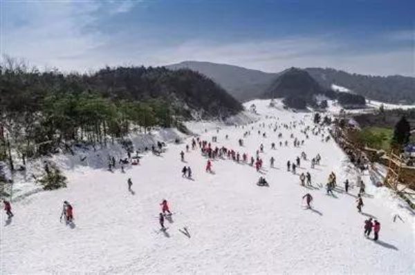 蓮花山滑雪場